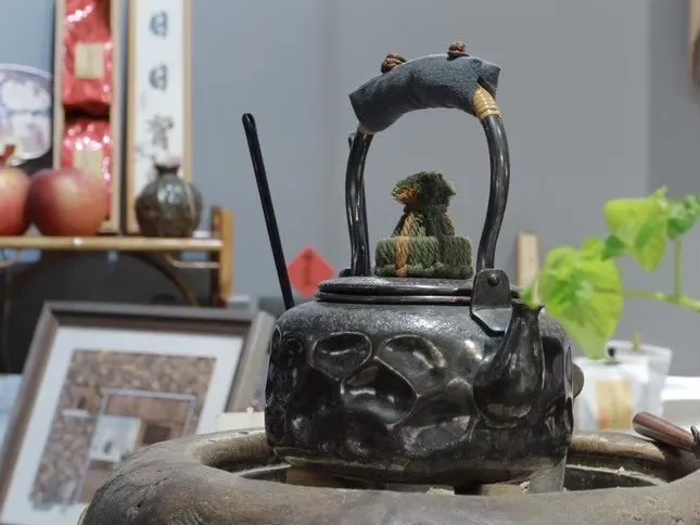 茶席上的一把老銀壺
